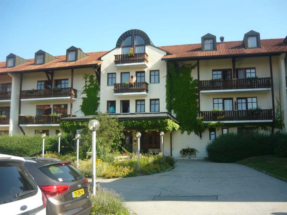 Einfahrt zum Hotel Landhotel Rosenberger