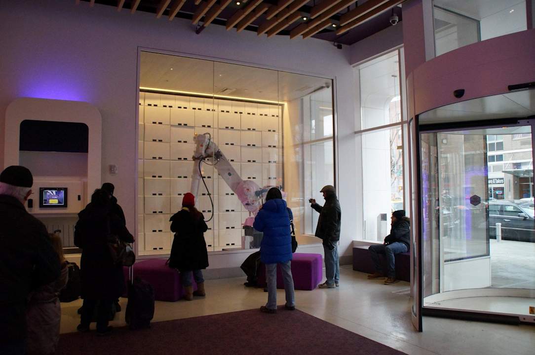 Yobot Koffer verstauen YOTEL New York