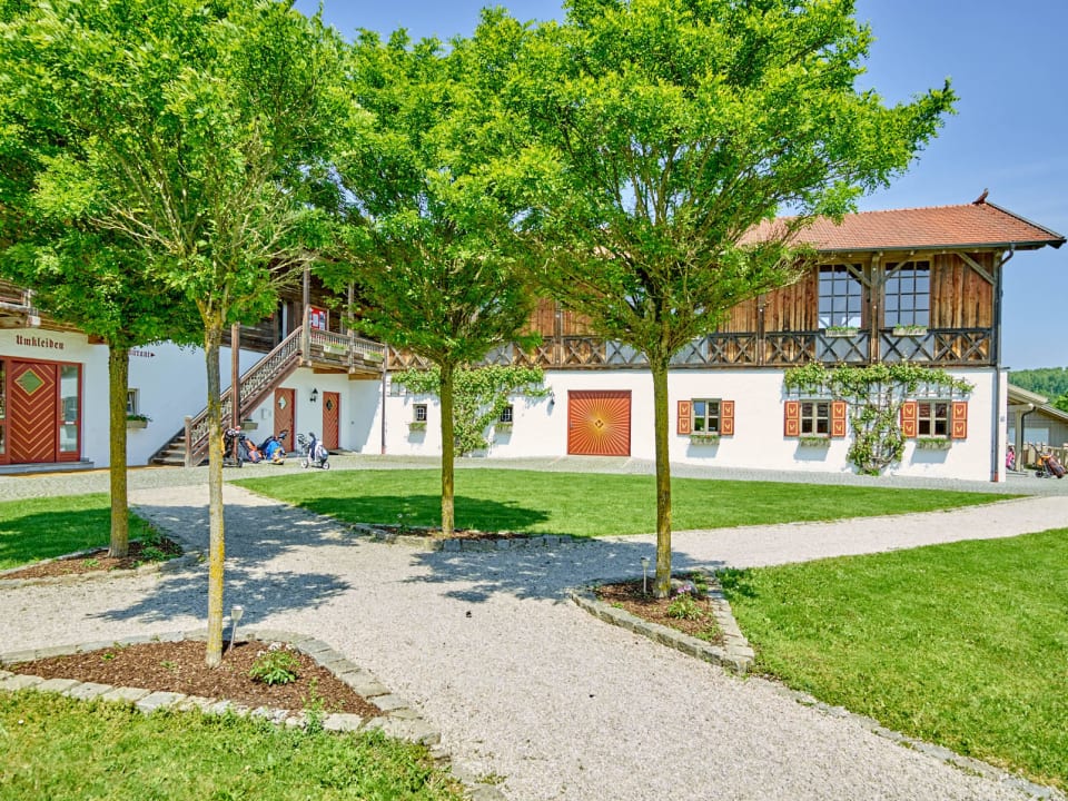 Gepflegter Innenhof Gutshof Brunnwies