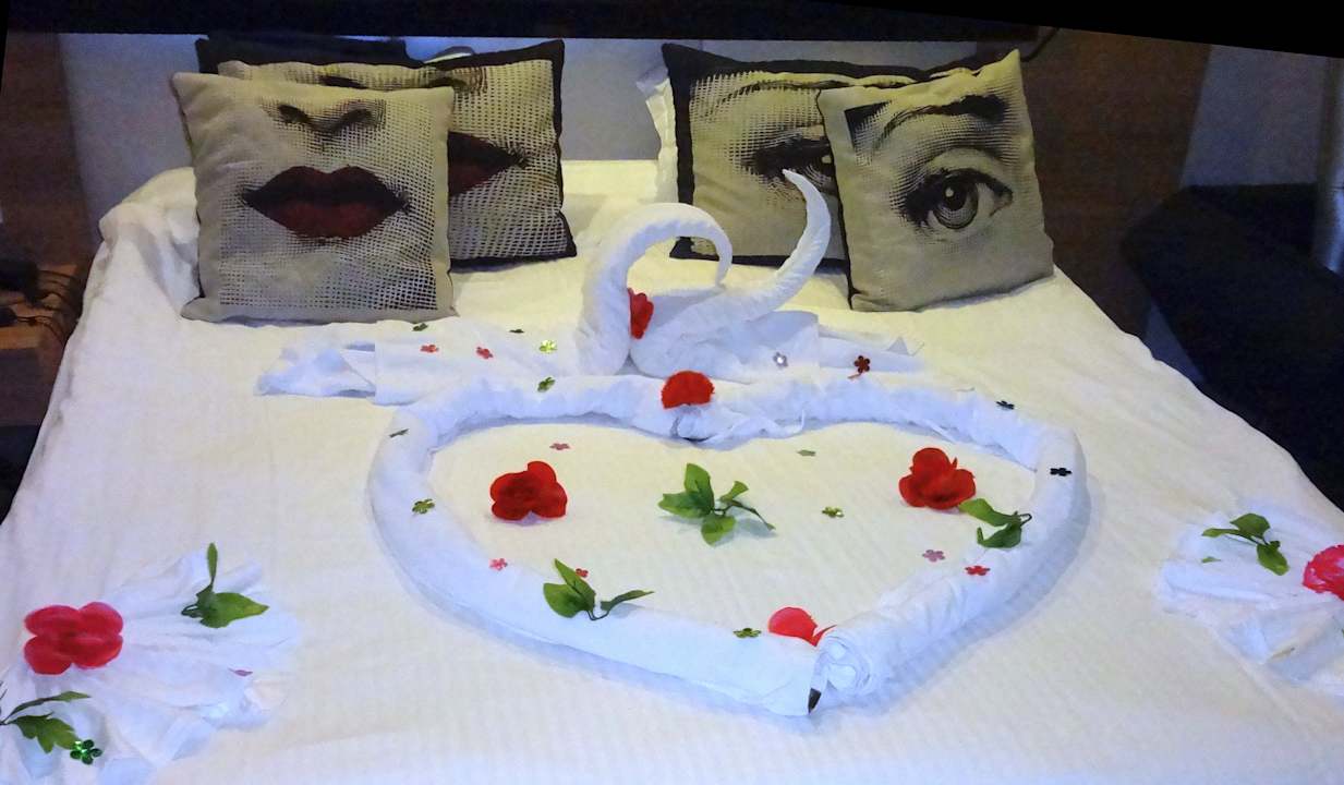 Doppelbett-Deko zum 37. Hochzeitstag Hotel Delphin Imperial