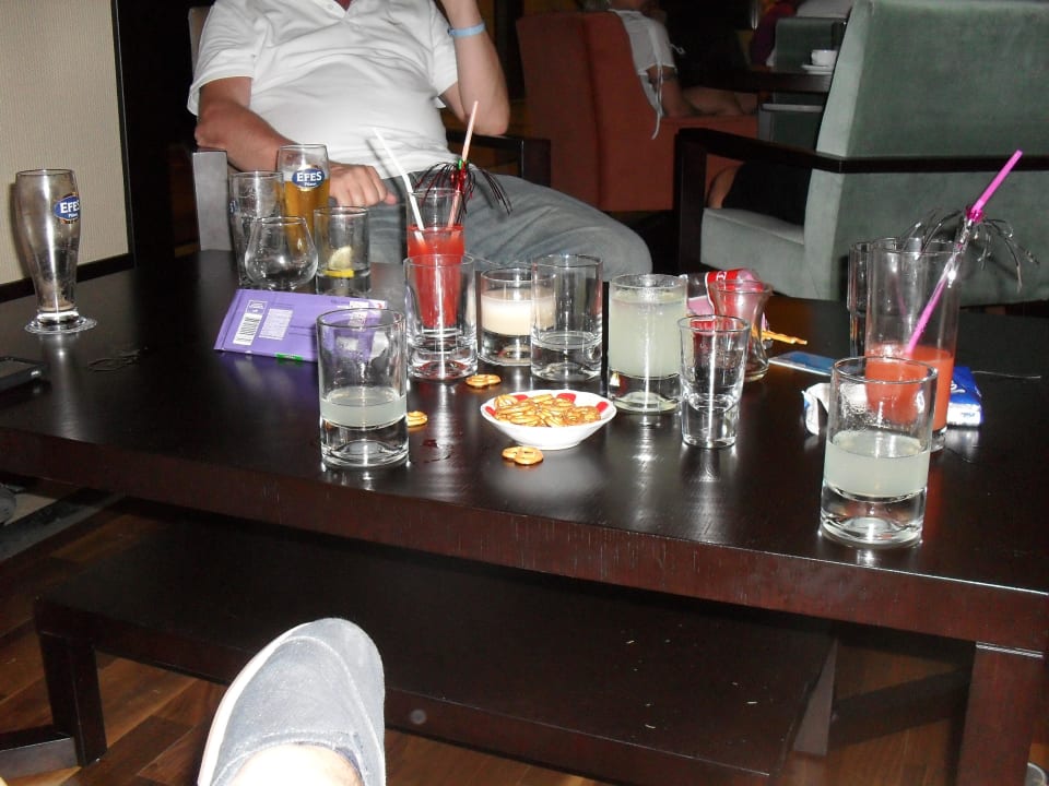 Normalfall nicht abgeräumter Tisch Melas Resort Hotel