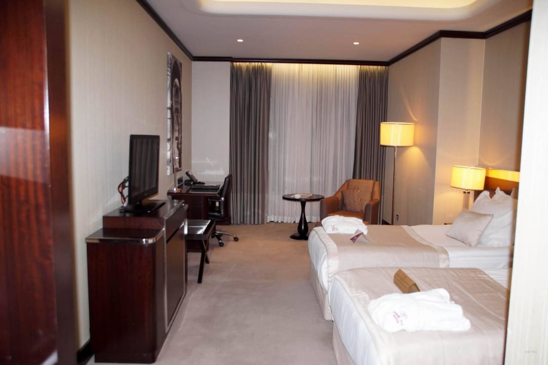 Zimmer und deren Ausstattung. Hotel Crowne Plaza Bursa Convention Center & Thermal Spa