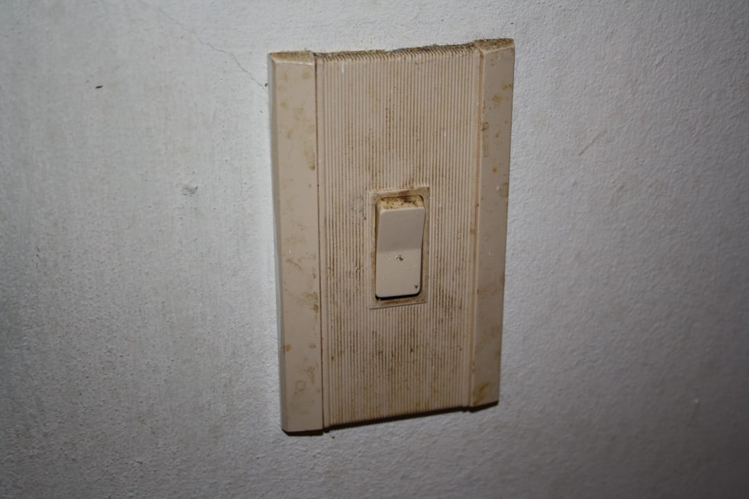Lichtschalter, war mal weiss Hotel Playa Chiquita