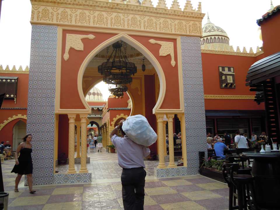 Alles schön gemacht wie in einer Stadt Pickalbatros Alf Leila Wa Leila Resort - Neverland Hurghada