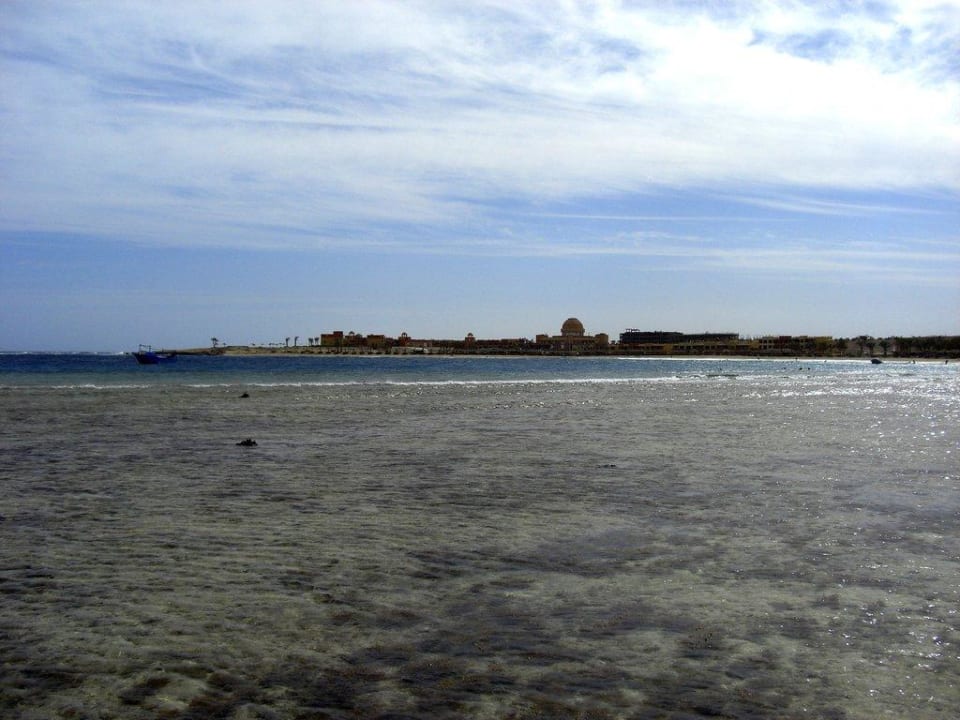 Sicht von gegenüberliegender Seite Malikia Resort Abu Dabbab