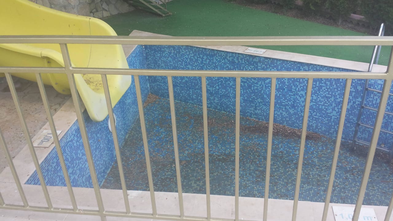 Pool geschlossen und dreckig  Vemara Beach