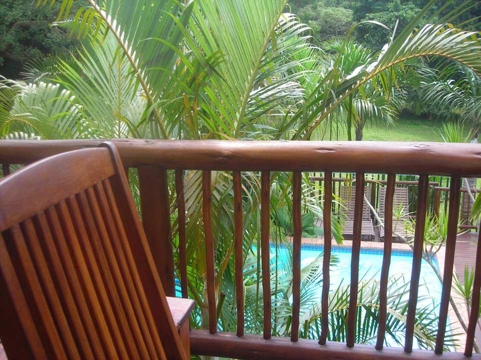 Balkon Ausblick auf den Pool Guesthouse Elephant Coast