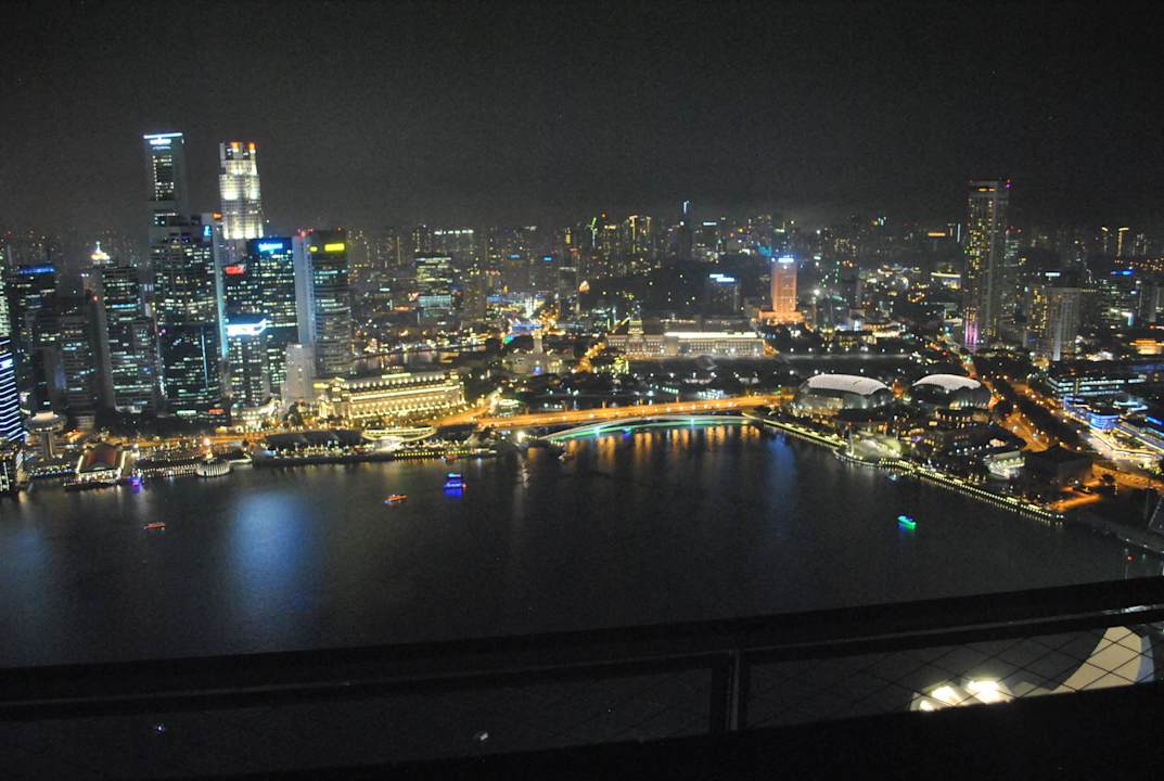Ausblick vom InfinityPool Marina Bay Sands