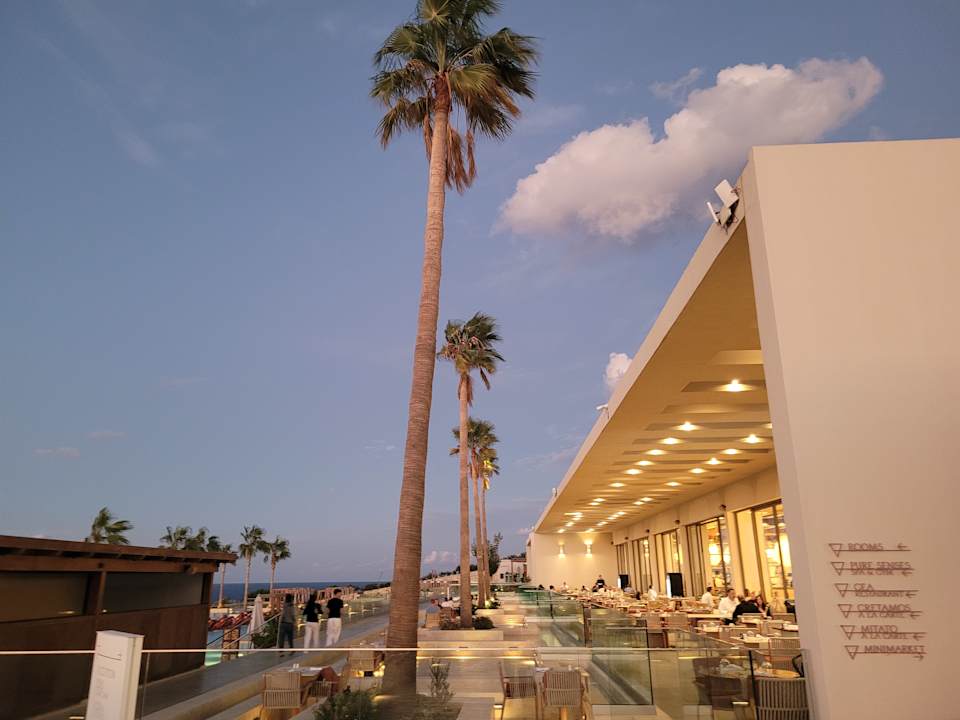 Gastro The Royal Senses Resort, Curio Collection by Hilton