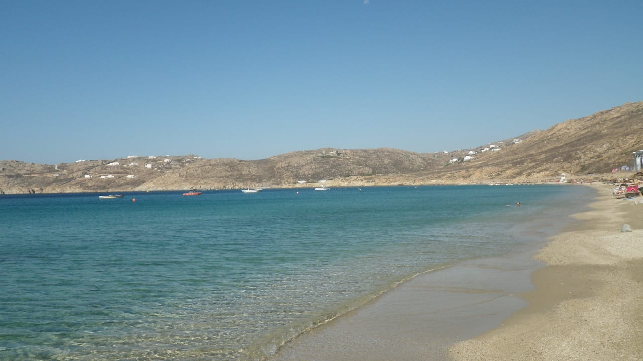 Hotelstrand Blick nach rechts Myconian Imperial Resort & Thalasso Spa Centre