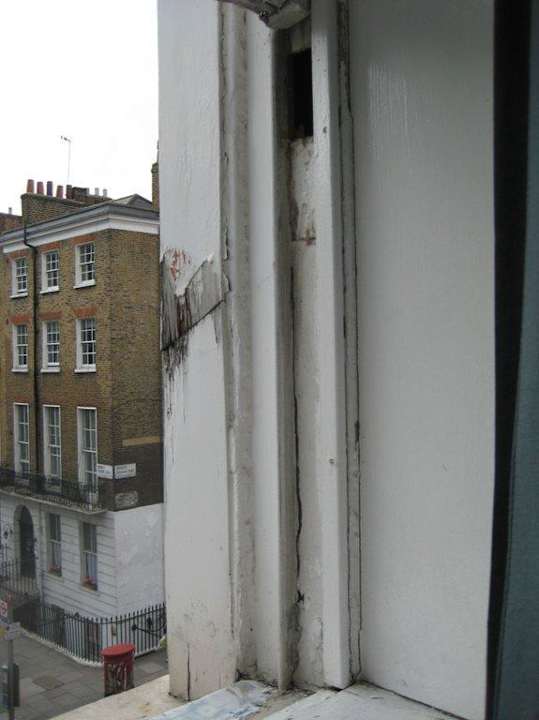 Fenster kaputt und undicht Somerset Hotel