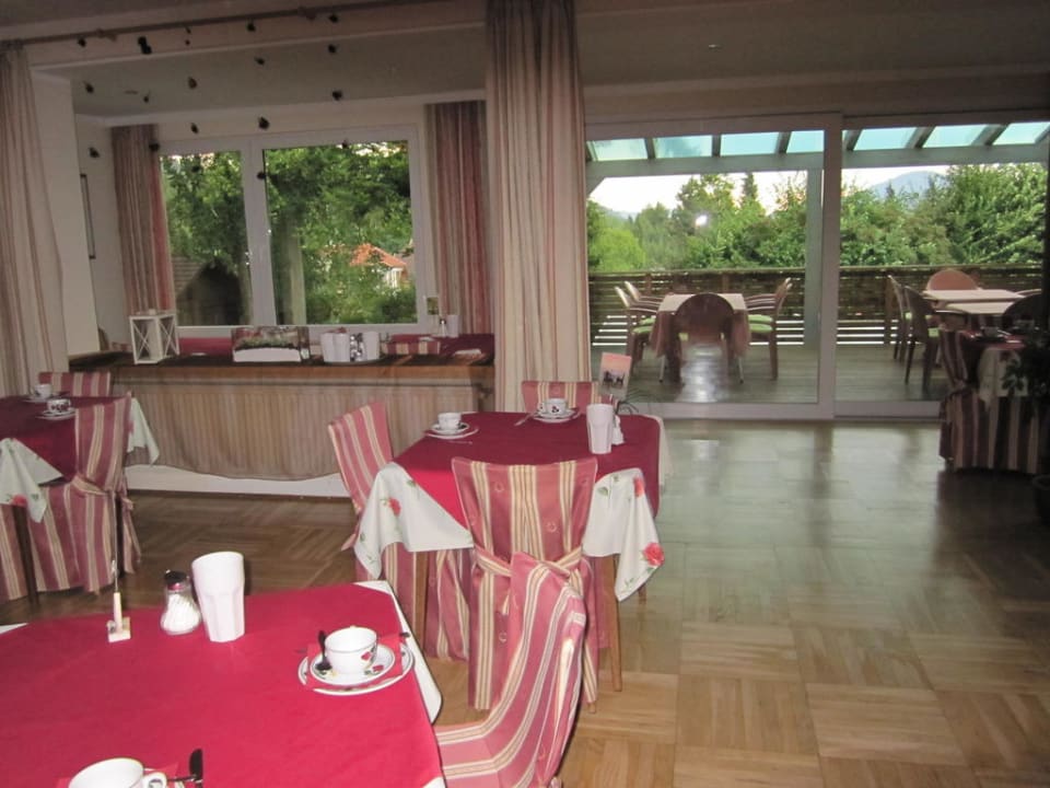 Frühstücksraum - Blick Richtung Terrasse Hotel Garni Buchenhof