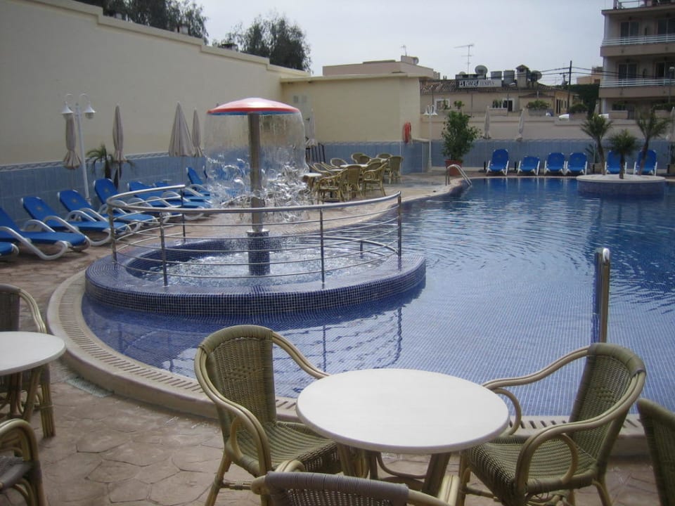 Der neu gestaltete Pool im März 2010 Hotel Aparthotel Paguera Beach