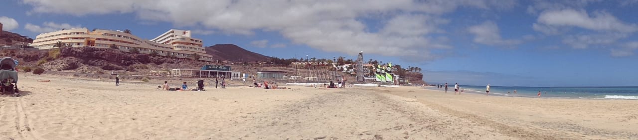 Panoramabild vom Strand Iberostar Waves Gaviotas Park