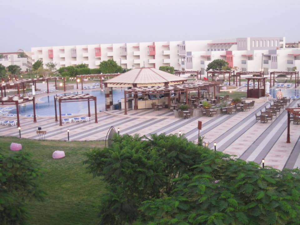 Blick vom Balkon auf den Pool SUNRISE Crystal Bay - TUI BLUE