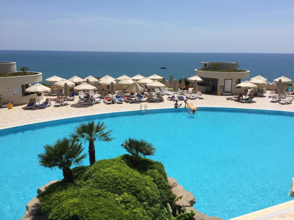 Blick vom Essenssaal auf den Pool Melas Resort Hotel