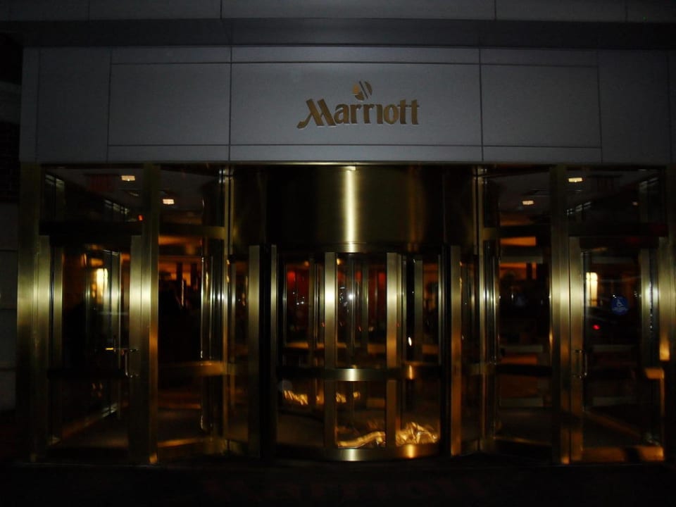 Der Eingang bei Nacht Hotel Marriott Quincy