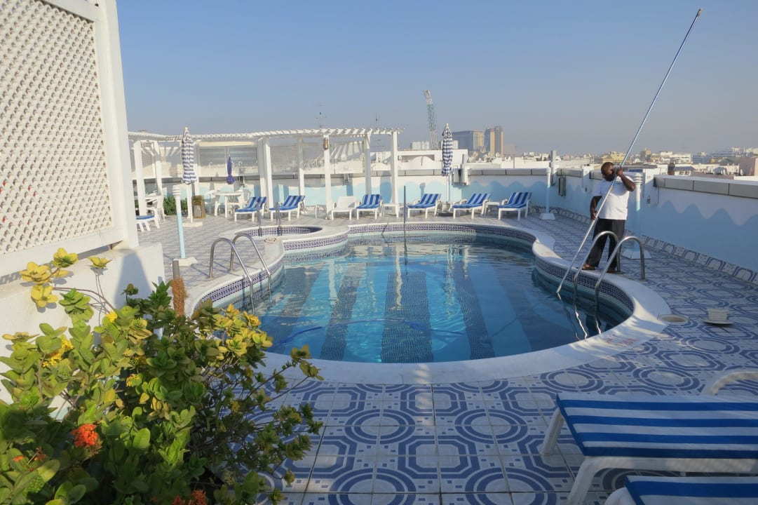 Swimming Pool Avenue Hotel Dubai