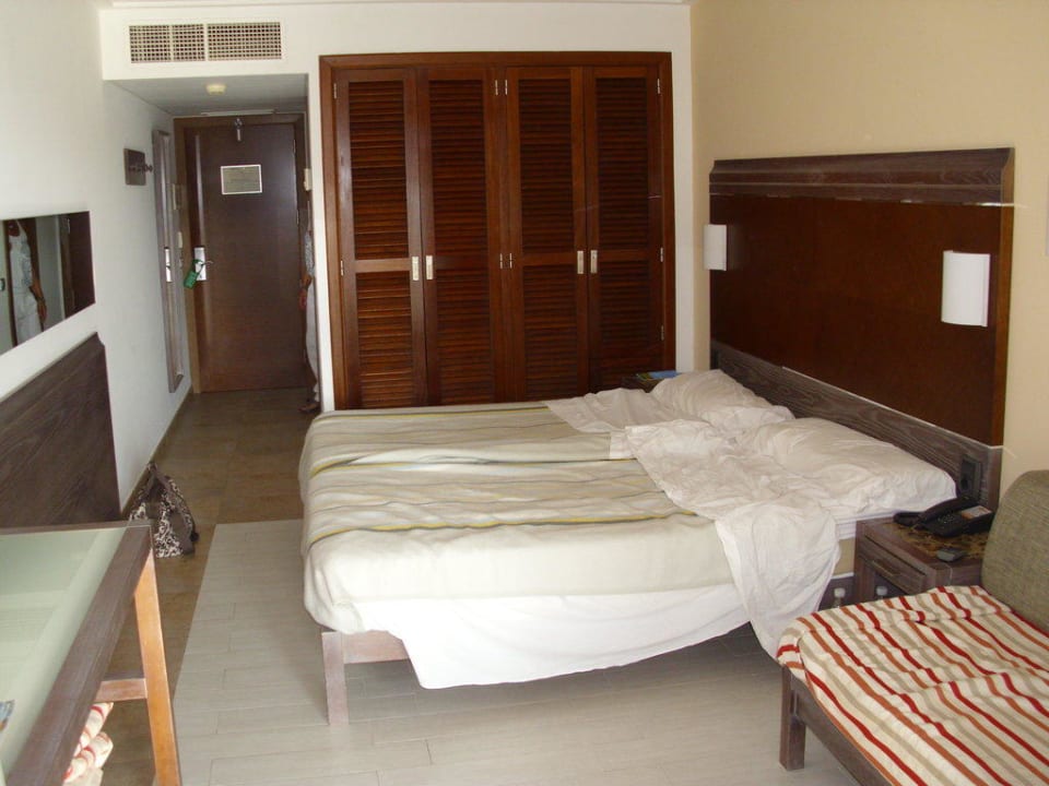 Zimmer 65 innen Hotel Beach Club Font de Sa Cala