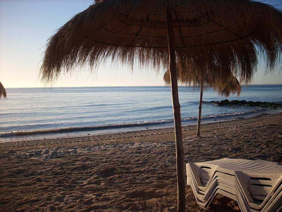 Strand früh morgens Hotel El Mouradi Djerba Menzel