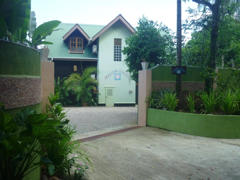 Entrance Maison Soleil