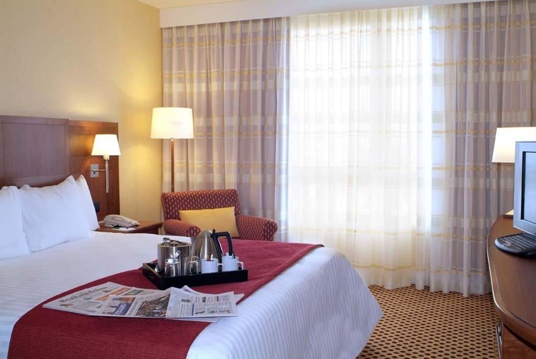 Deluxe Guest Room Hotel Courtyard by Marriott La Defense-West Colombes