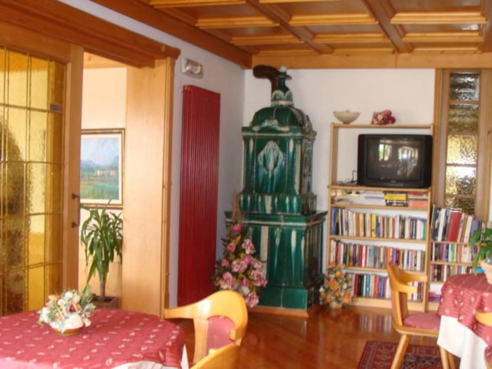 Sala tipica con stufa ad ole Hotel Belsoggiorno