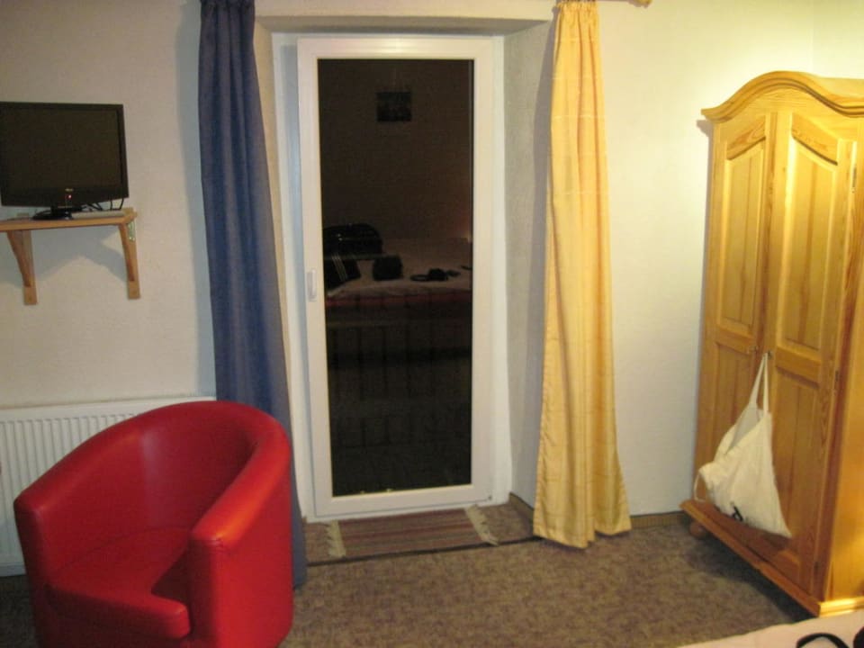 Schrank, Balkontür, Sessel Gasthof & Hotel Teufelsmühle