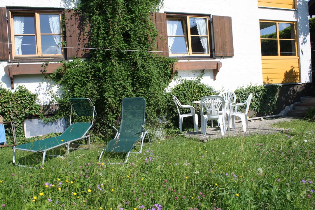 Westterrasse mit Liege- & Kräuterwiese Haus Antonius & Haus Johannes