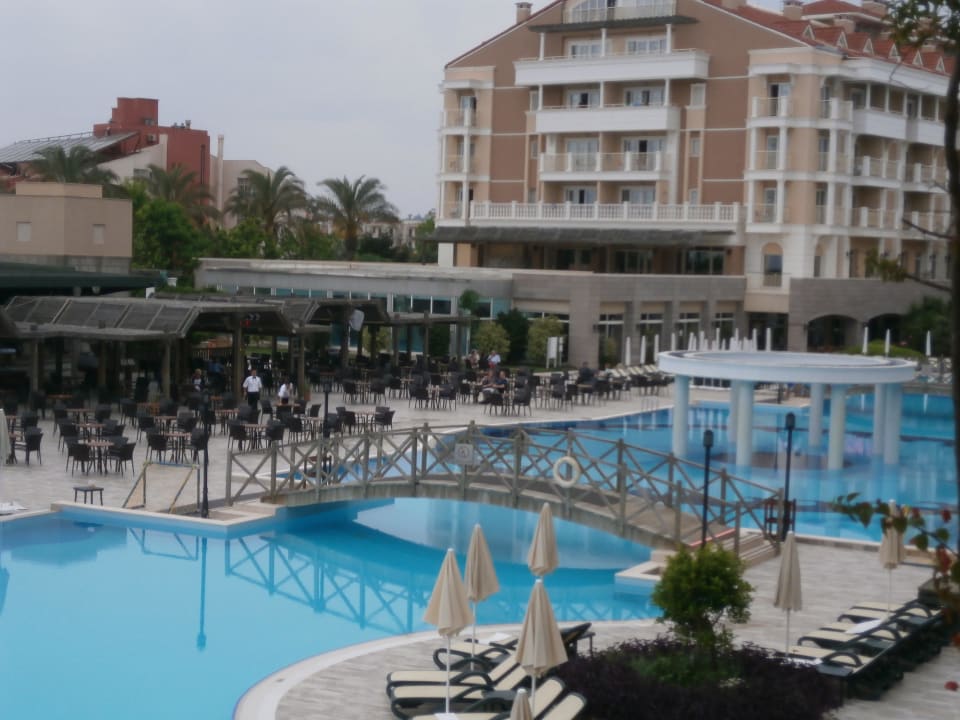 Blick auf die Bar und den Pool Trendy Aspendos Beach Hotel