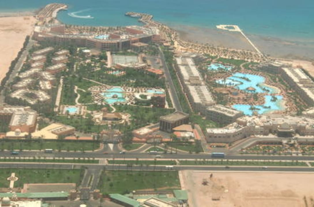 Links unser Hotel , rechts das Albatros Palace Beach Albatros Resort