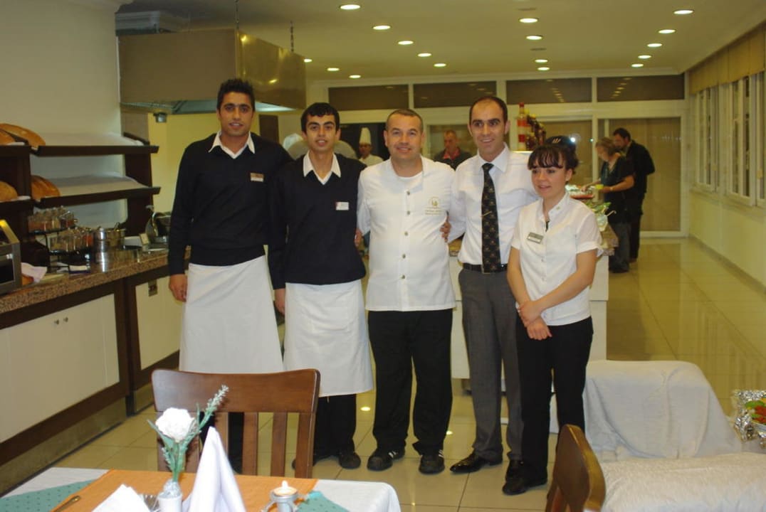 Die Crew im Restaurant Hotel Aslan City Kleopatra