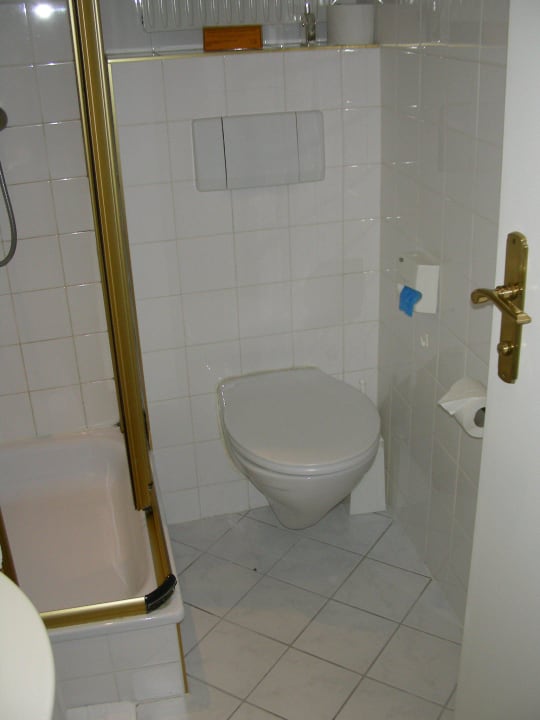 Badbereich Zimmer H 2.1 Arthotel ANA ADLON VIENNA