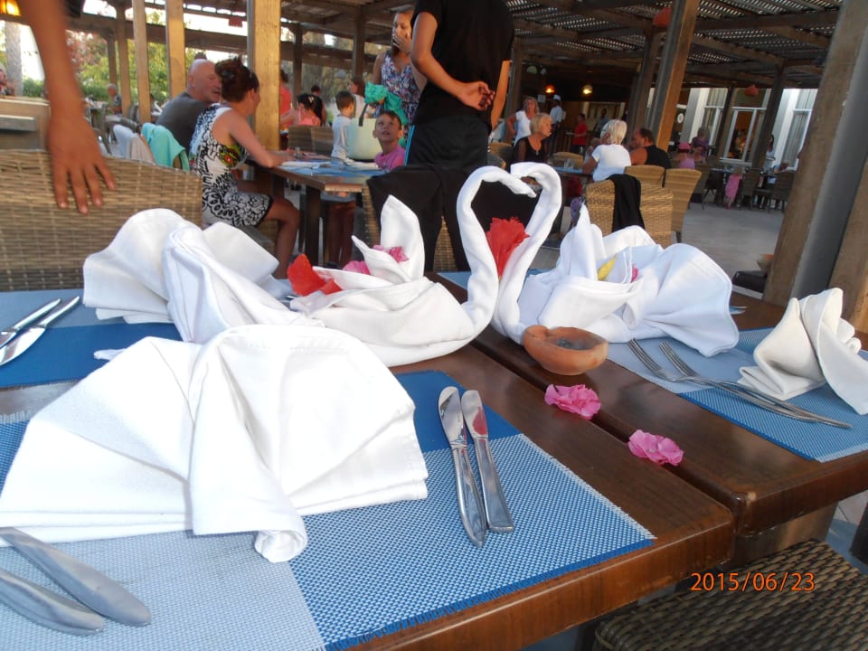 Für ein bisschen Trinkgeld gibt es schöneTischdeko Djerba Sun Beach Hotel & Spa