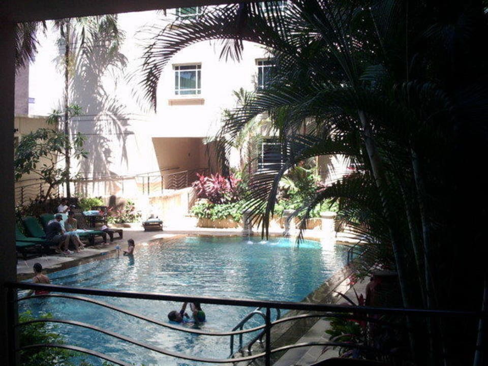 Der Pool im Hotel Rendezvous Hotel Singapore