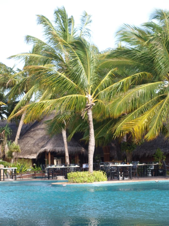 Ein Abend am Pool Six Senses Kanuhura