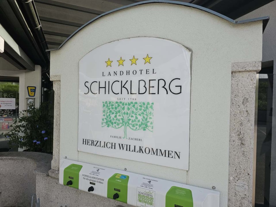 Außenansicht 1A Landhotel Schicklberg