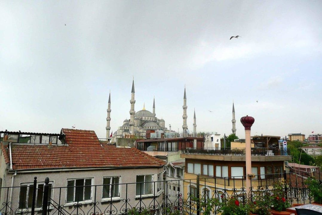 Blick von Dachterrasse auf die blaue Moschee Hotel & Pension Side
