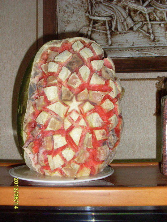 Verschimmelte Deko, die auf das Essen tropft Kayamaris Hotel