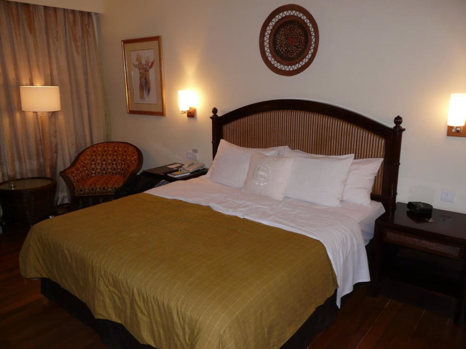 Doppelbett Superiorzimmer Hotel Sheraton Senggigi Lombok Beach Resort