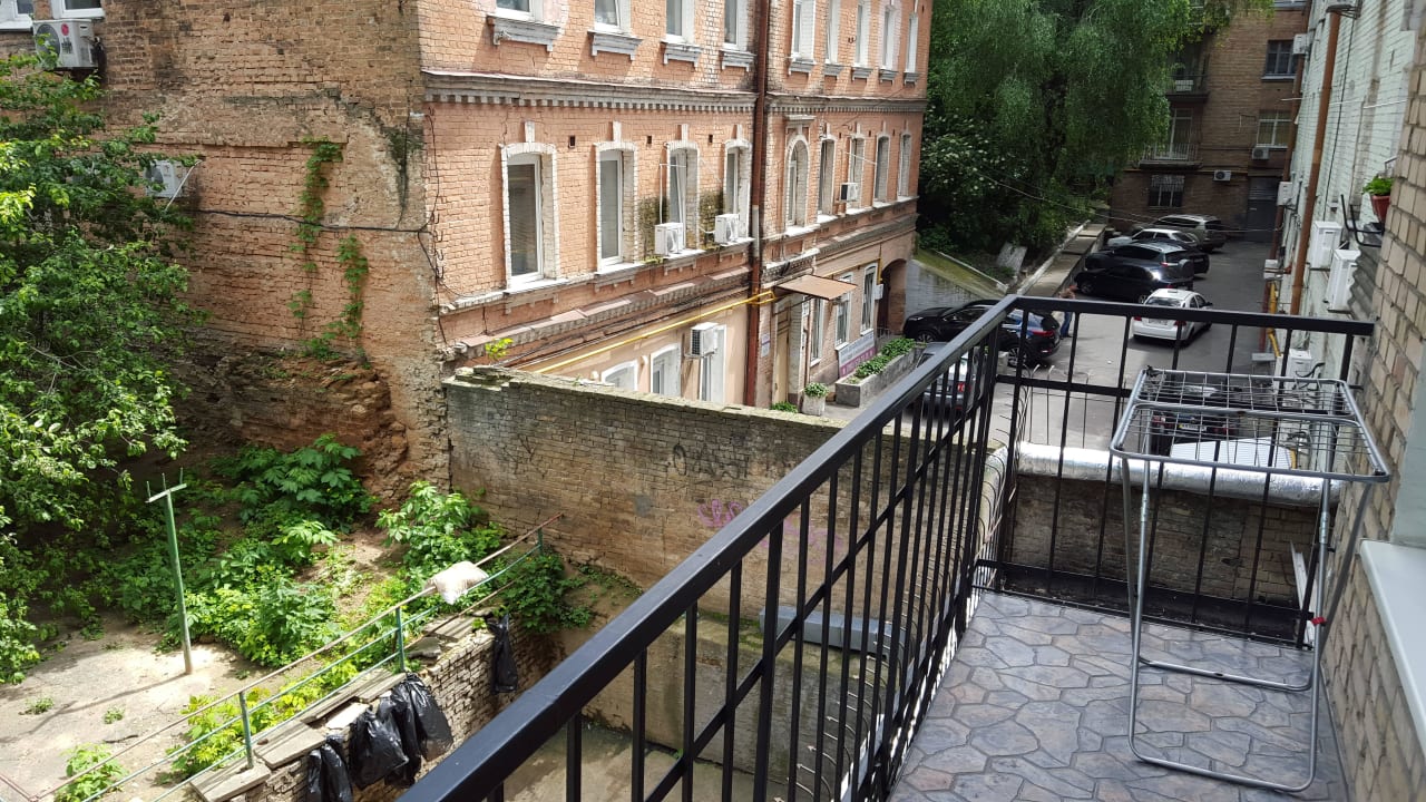 Ausblick vom Balkon Partner Guest House Baseina Street