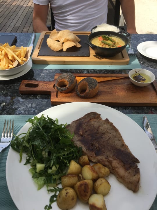 Gastro Outrigger Maldives Maafushivaru Resort