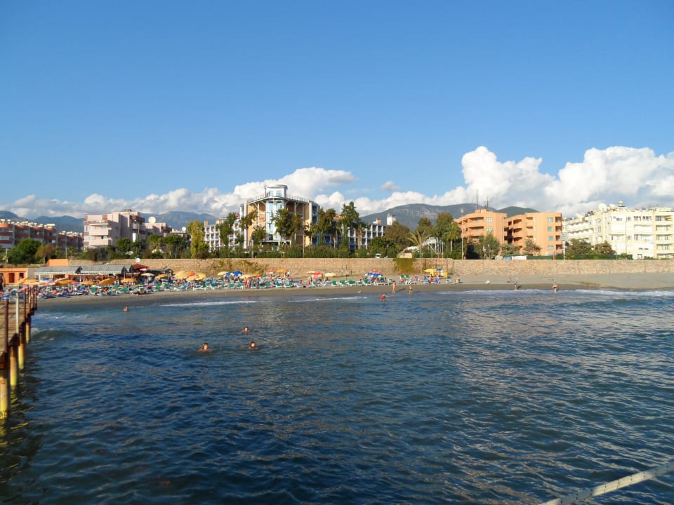 Blick vom Strand zum Hotel Grand Kaptan