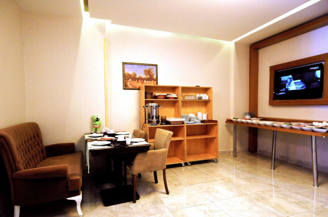 Breakfast Saloon Tamara Residence