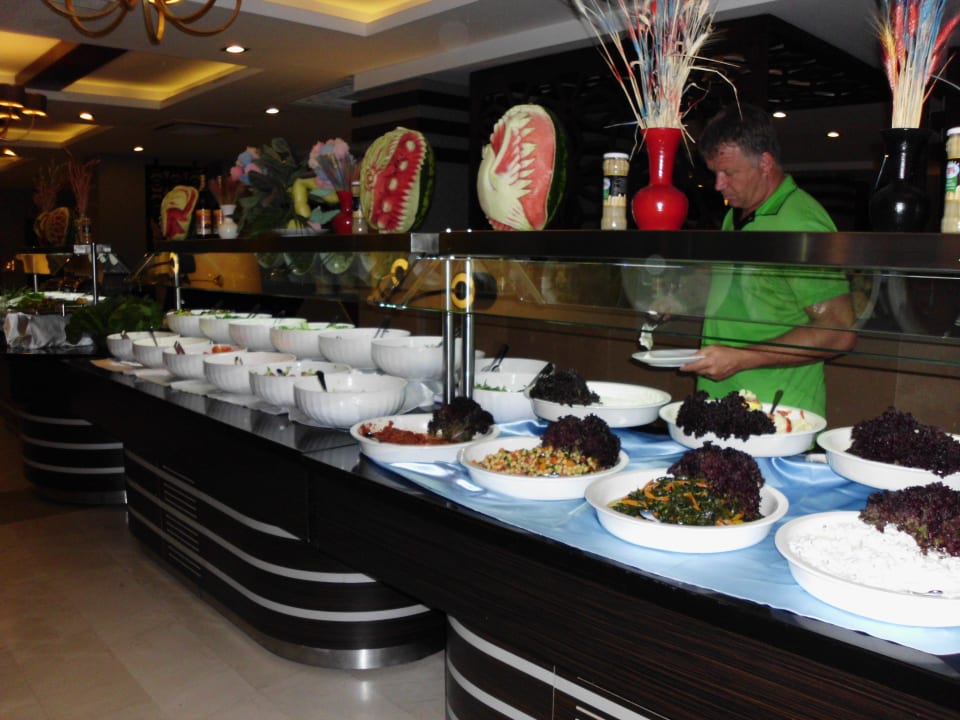 Lecker Salatbuffet  Seaden Corolla Hotel