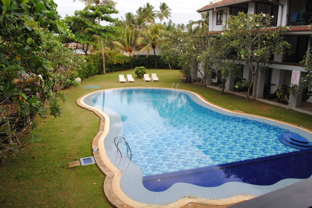 Blick auf den Pool Earl’s Reef Beruwala