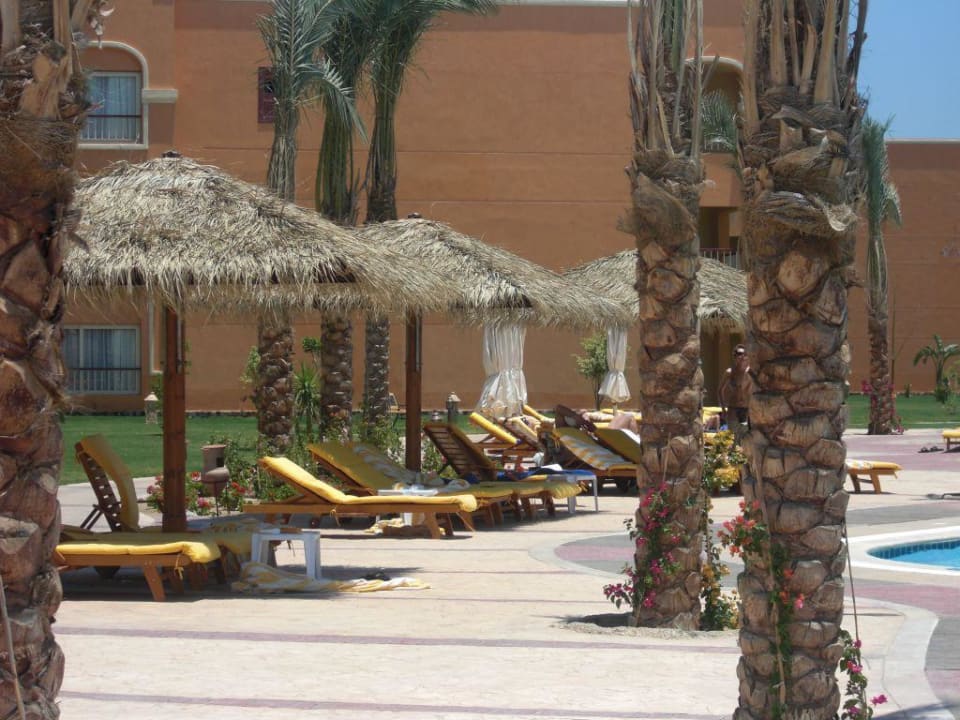 Neue Sonnenschirme am Pool Sentido Caribbean World Soma Bay