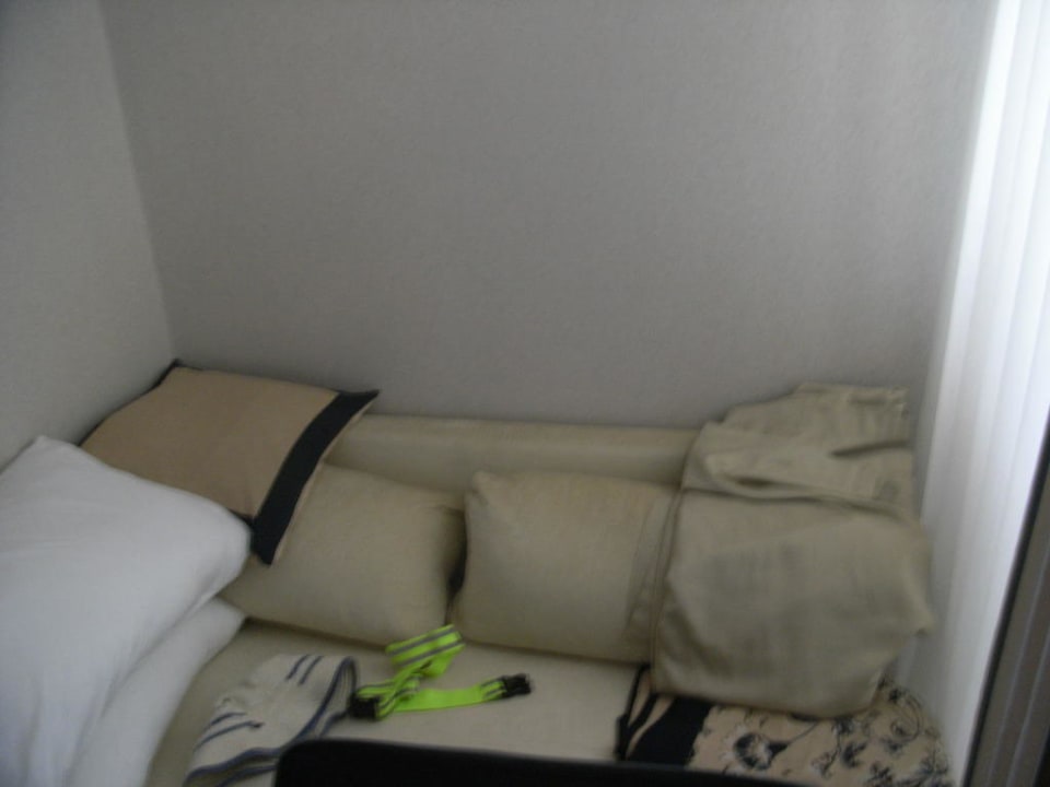 Kleines Zimmer, aber immerhin eine Couch Trendy Side Beach Hotel - Adults only