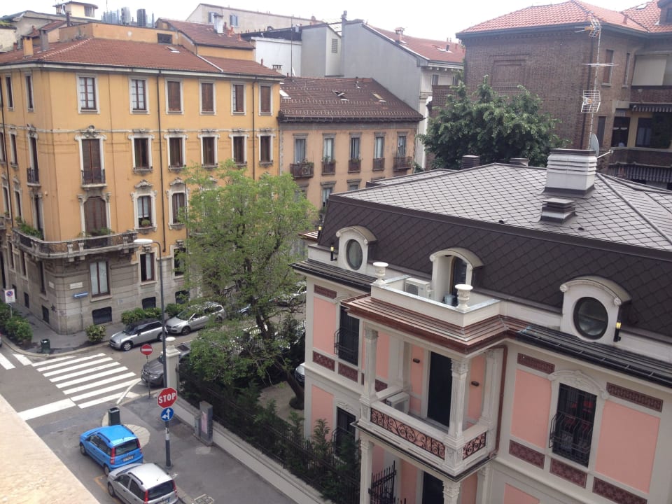 Straße Hotel Mediolanum