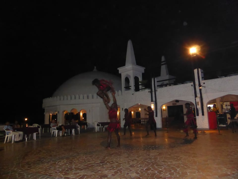 Platz der abendlichen Animation und Tanz Hotel Southern Palms Beach Resort